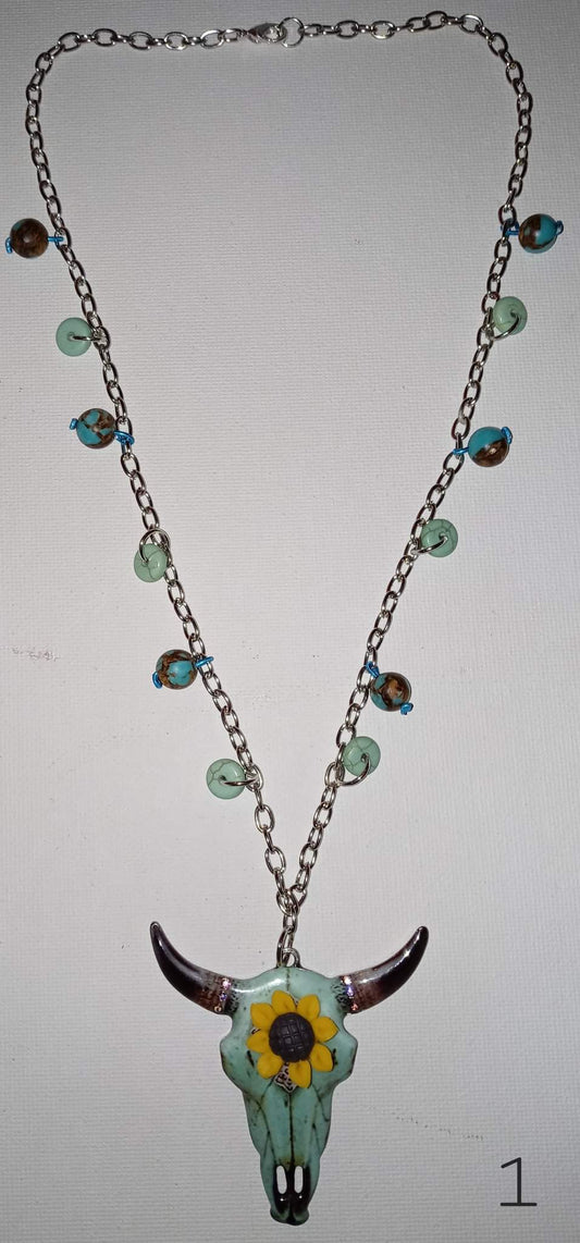 Necklace With Charm(s) & Pendant (1-2)